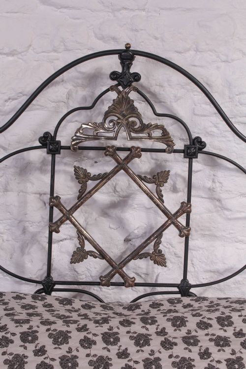 fig 2. Extraordinarily lovely and individual 5Ft king size black and brass no end bed