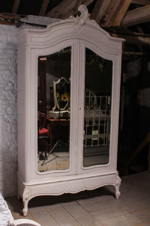 fig 1. French painted Louis XV bedroom suite with cherubs