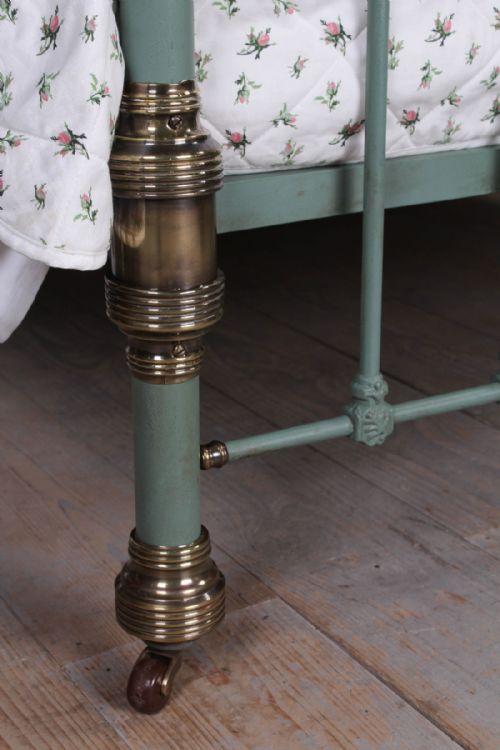 fig 3. Classic Victorian 5Ft king size brass and iron bed