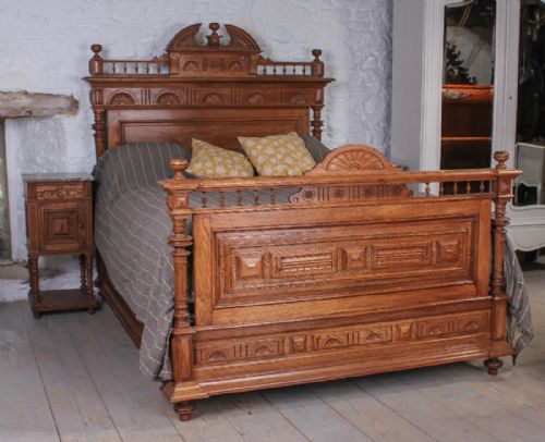 Very Good Quality Carved Oak 5ft King Size Bed with Matching Pair of Bedsides
