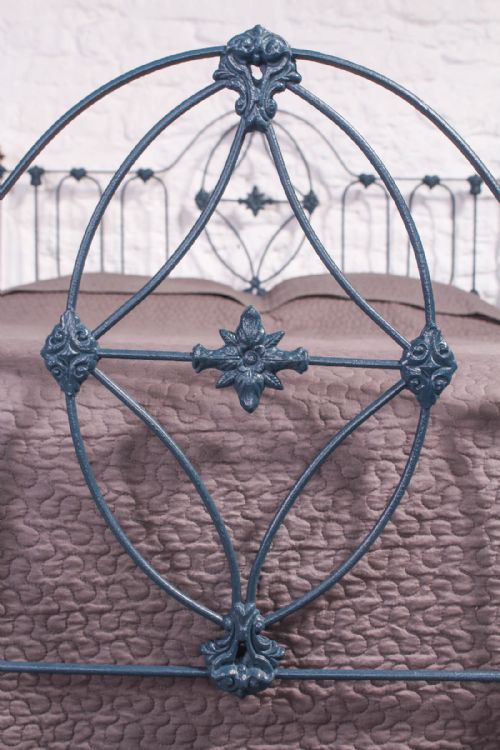 fig 2. Gorgeous 5Ft king size cast iron bed with aged brass