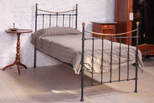 Simple Single Edwardian Black and Brass Dip Rail