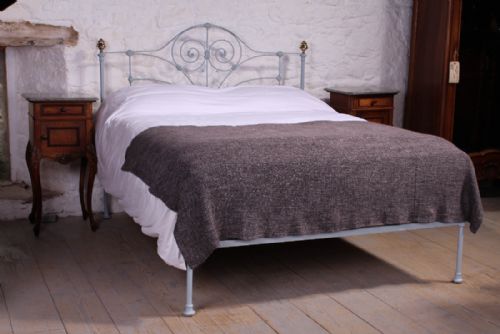 Very Pretty Early Victorian King Size No End Bed