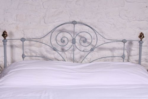 fig 1. Very pretty early Victorian king size no end bed