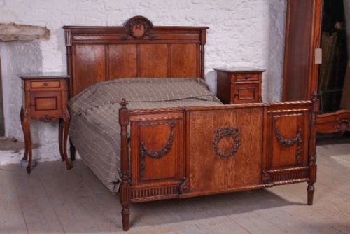 Oak Louis Xvi  Style with Fluted Posts