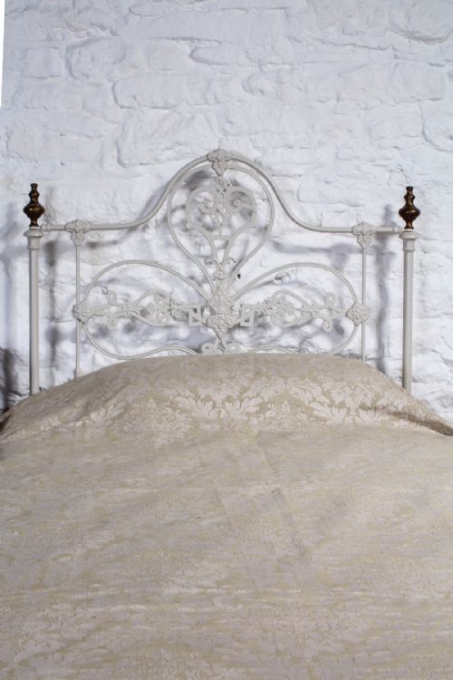 fig 1. Pretty all iron super single no end bed.