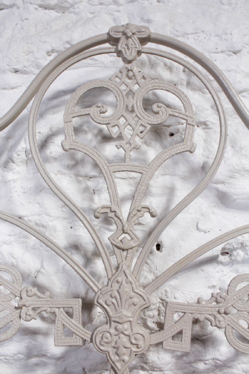 fig 4. Pretty all iron super single no end bed.