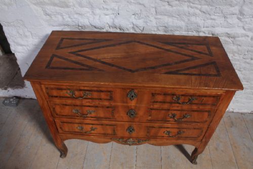 EARLY LOUIS XV STYLE FRUIT WOOD CHEST OF DRAWERS - ADDITIONAL PHOTO 7