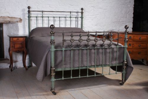 Gorgeous 5ft King Size Victorian Brass and Iron Bed