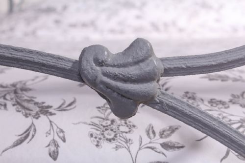 fig 3. Pretty Irish iron three quarter bed