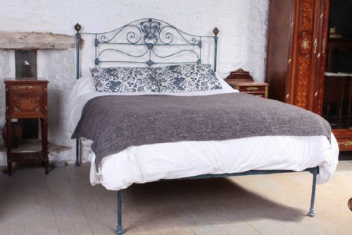Beautiful Early Victorian Iron and Brass  5ft No Foot End King Size Bed