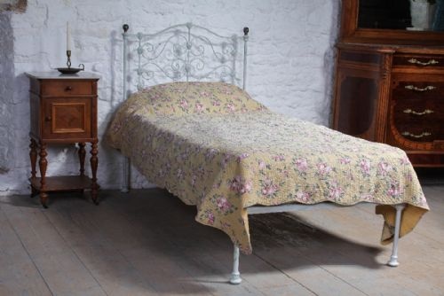 Very Pretty Single No End Early Iron Bed