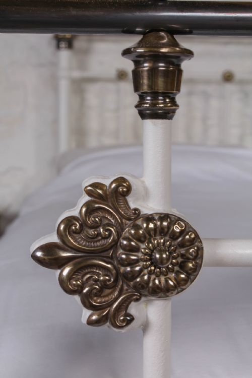 fig 2. Exceptional quality king size 5Ft Victorian brass and iron bed
