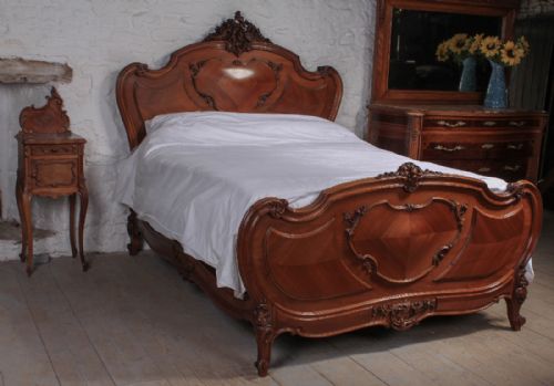 5ft King Size Louis Xv Style with Bombe Detail