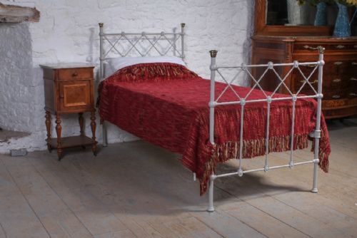 Attractive Individual Single Iron and Brass Bed