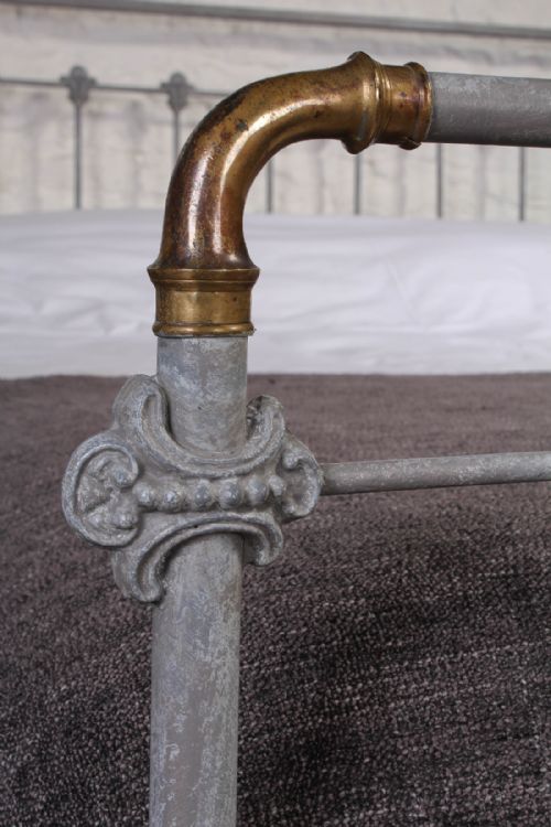 fig 1. Simple iron shabby chic 5Ft king size bed