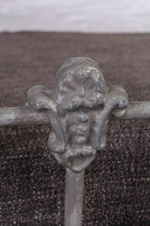 fig 2. Simple iron shabby chic 5Ft king size bed