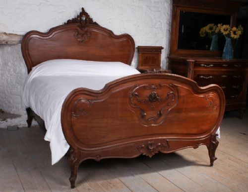 Pretty Solid Walnut Carved 5ft Kingsize Louis Xv Style Bed