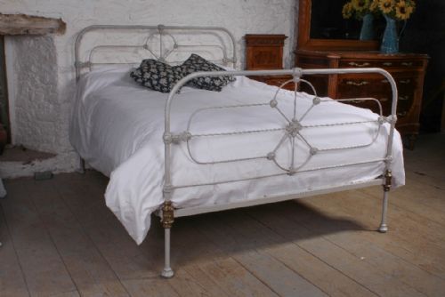 5ft Kingsize Irish Iron Bed with Brass Knees