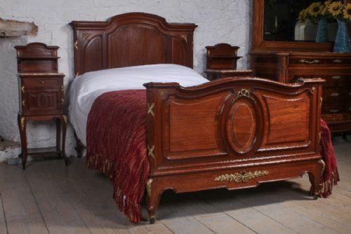 Beautiful Quality Louis Xvi Style Three Quarter Mahogany Bed