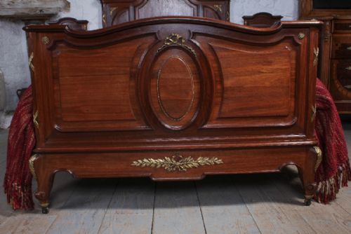 fig 1. Beautiful quality Louis XVI style three quarter mahogany bed