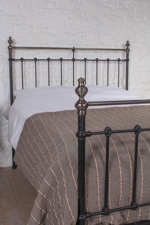 fig 1. Classic Victorian black and brass king size bed