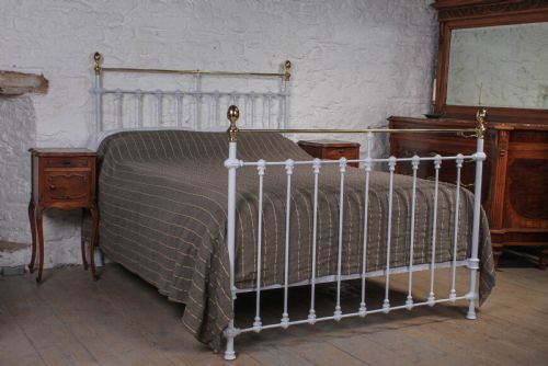 Lovely Classic Victorian 5ft King Size Brass and Iron