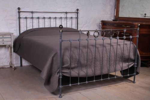 Lovely Individual Classic Victorian Iron and Brass 5ft King Size Bed