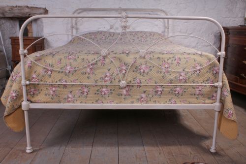 fig 1. Very attractive 5Ft king size all iron bed