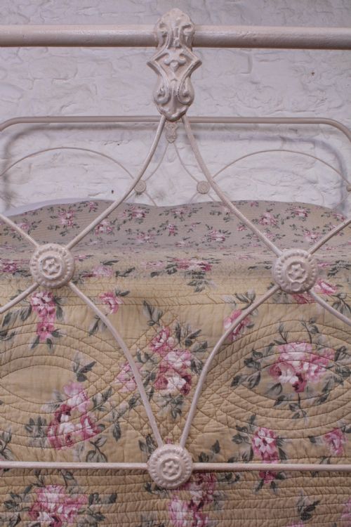 fig 2. Very attractive 5Ft king size all iron bed