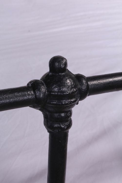 fig 2. Classic Victorian dip rail black and brass double bed