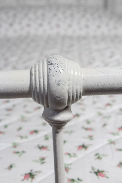 fig 2. Simple all iron king size bed