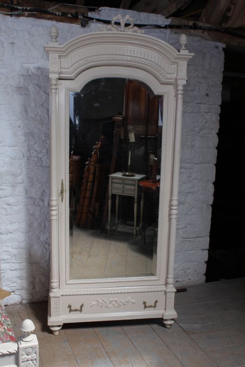 fig 2. Louis XVI style painted bedroom suite with super single bed.