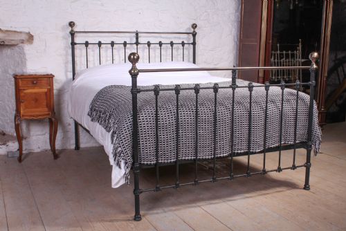 Classic Victorian King Size 5ft Black and Aged Brass Bed