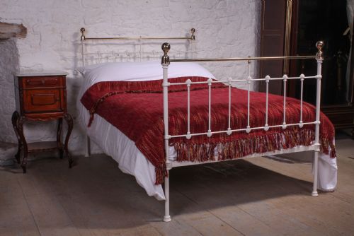 Pretty Classic Victorian Three Quarter Queens Size Bed