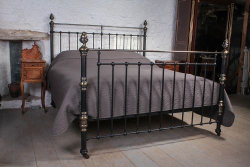 Handsome 6ft Super King Size Victorian Classic Black and Aged Brass Bed