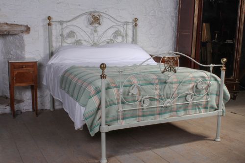 Very Pretty King Size 5ft Brass and Iron Bed