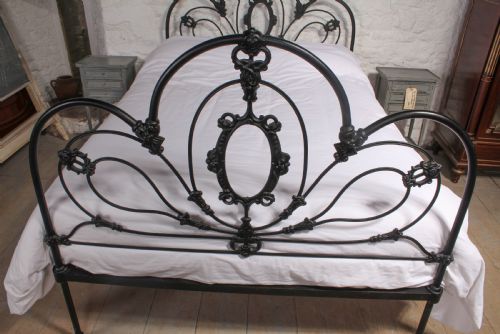fig 2. Pretty early Victorian three hoop double bed