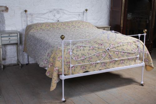 Very Pretty Early Victorian 5ft King Size Bed with Heart Detail