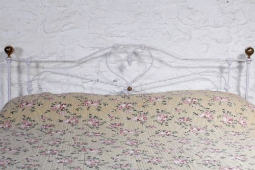 fig 2. Very pretty early Victorian 5Ft king size bed with heart detail