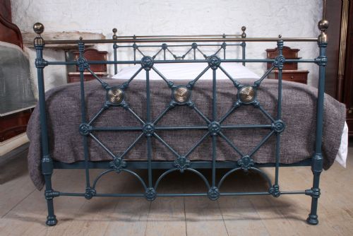 fig 1. Individual and handsome classic Victorian 5Ft king size bed