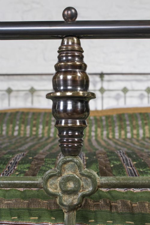 fig 4. Gorgeous king size 5Ft Victorian brass and iron bed