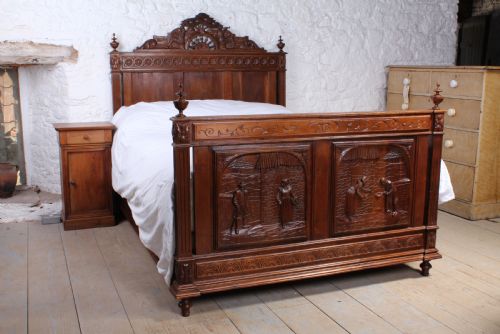 Lovely Carved Oak Bretton Double Marriage Bed