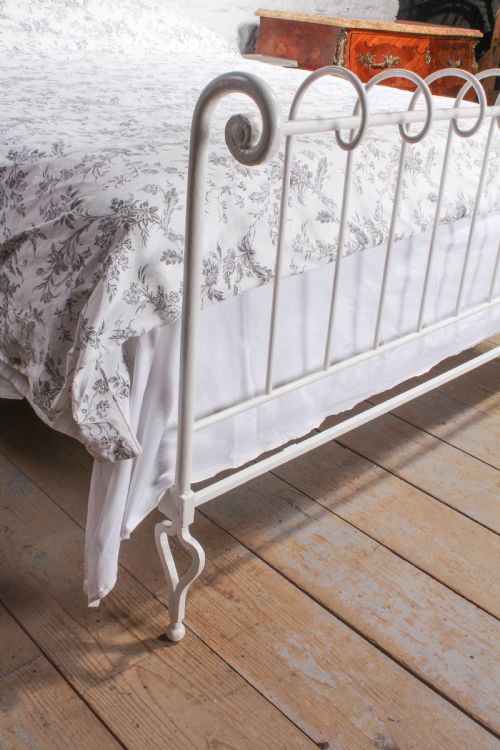 fig 1. Stylish  and  interesting forged iron king size bed