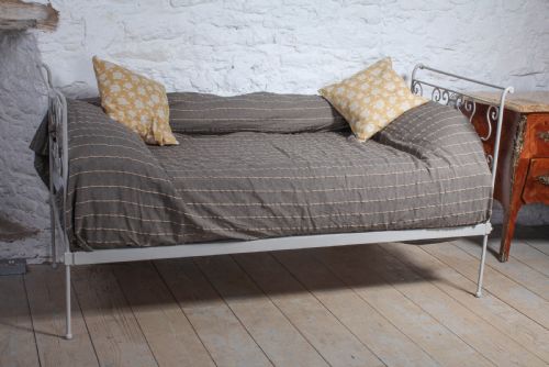 Very Pretty Forged Iron Day Bed