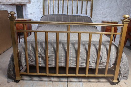 fig 3. Superb quality Edwardian double brass bed
