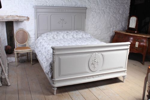 Attractive European Kingsize French Painted Bed