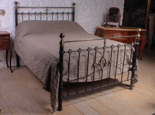 Beautiful Individual Classic Victorian Black and Brass 5ft King Size Bed
