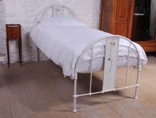 Pretty Simple Painted  Iron Single Bed