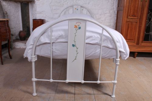 fig 1. Pretty simple painted iron single bed